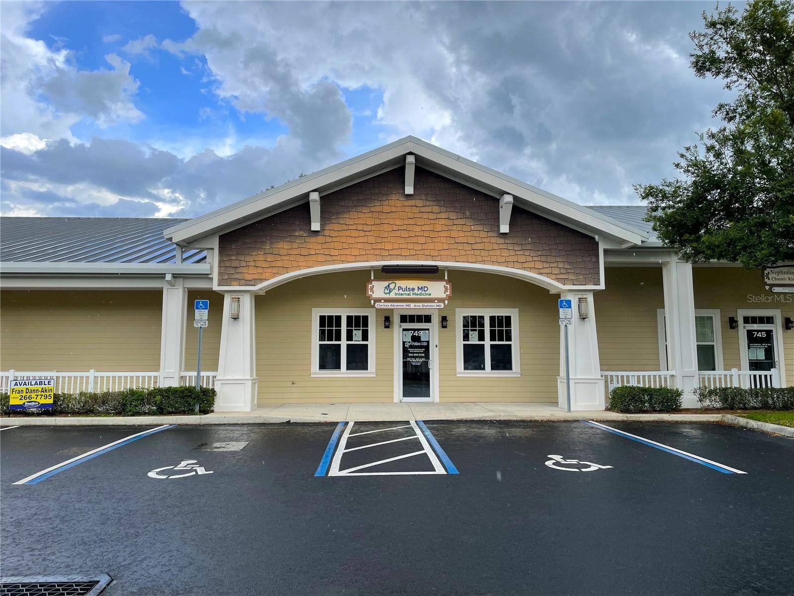 749 COUNTY ROAD 466, Lady Lake, FL 32159