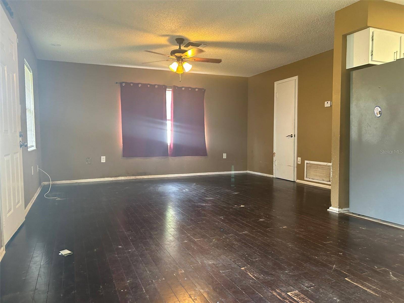 1215 E HAZZARD AVE, Eustis, FL 32726