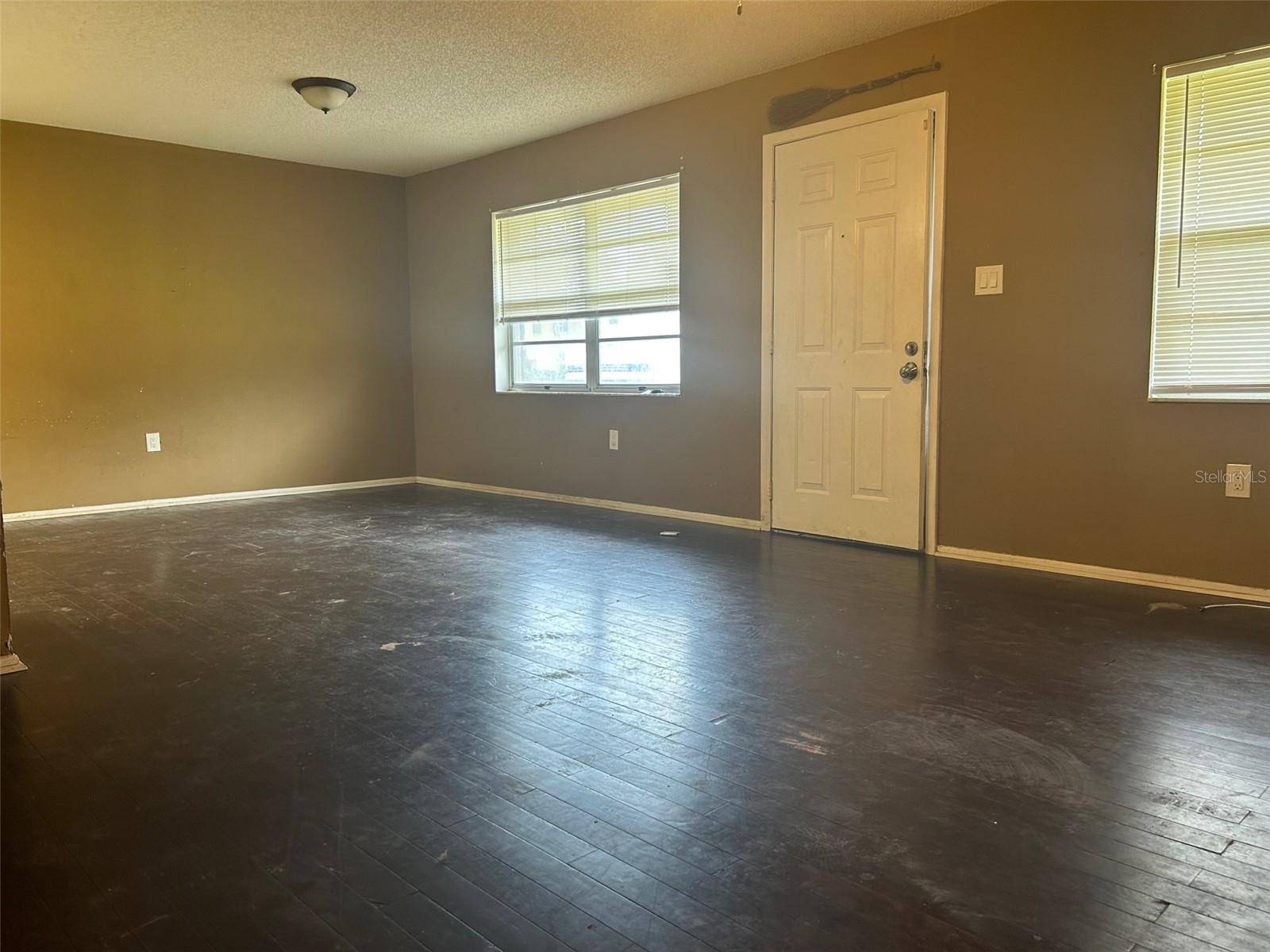 1215 E HAZZARD AVE, Eustis, FL 32726