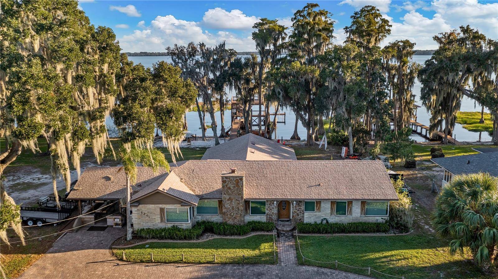 1241 W LAKESHORE DR, Clermont, FL 34711