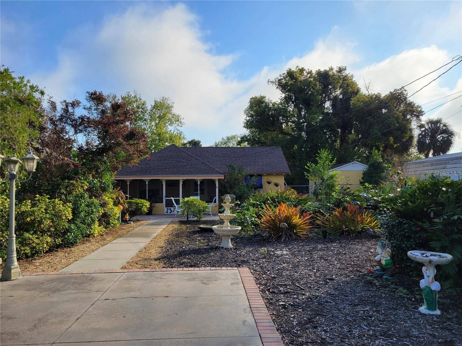 1370 GREENWAY DR, Mount Dora, FL 32757