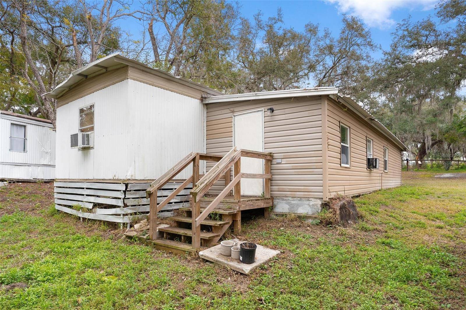 2107 HIALEAH AVE, Leesburg, FL 34748