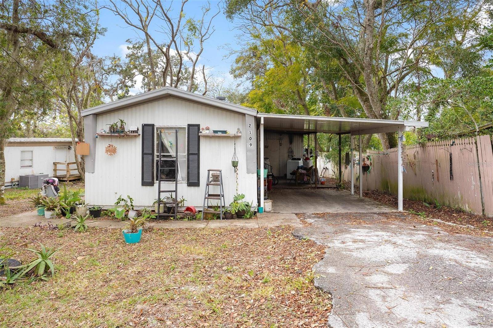 2109 HIALEAH AVE, Leesburg, FL 34748