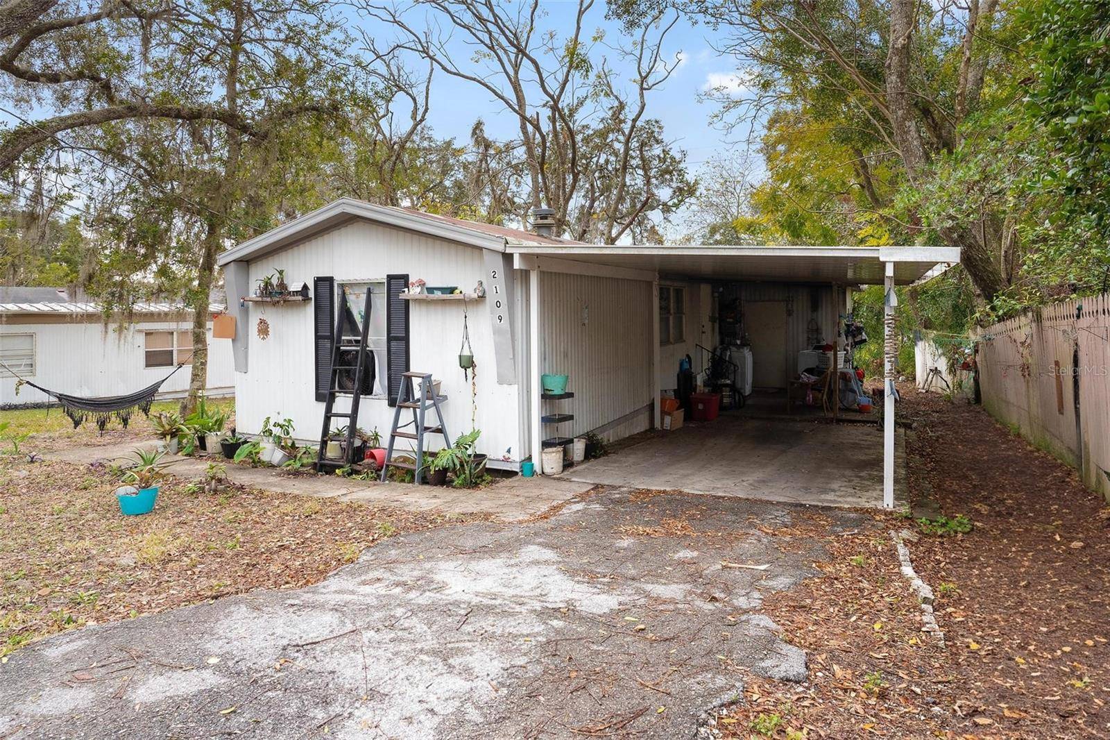 2109 HIALEAH AVE, Leesburg, FL 34748
