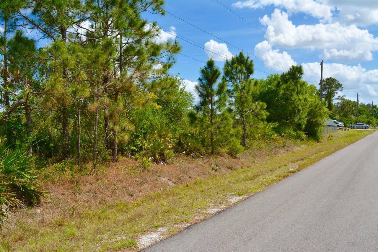 1510 PINE AVE, Lehigh Acres, FL 33972