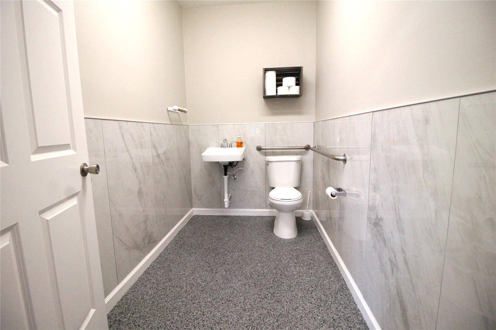114 W MYERS BLVD, Mascotte, FL 34753