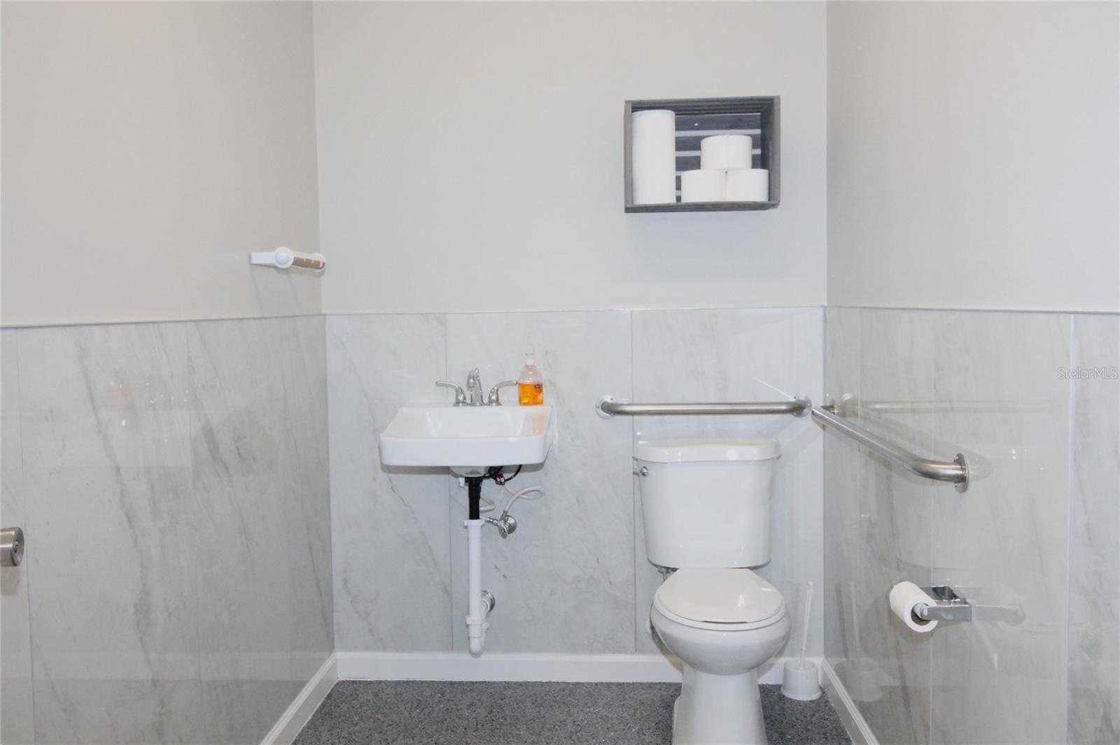 114 W MYERS BLVD, Mascotte, FL 34753