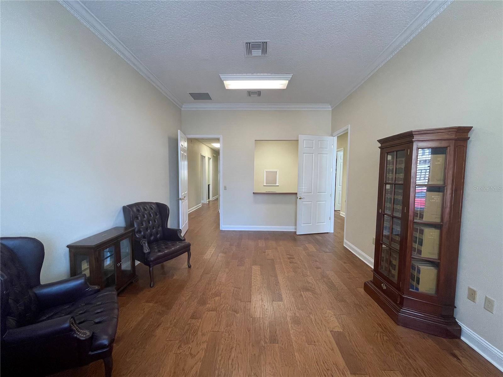 220 W MAIN ST, Tavares, FL 32778
