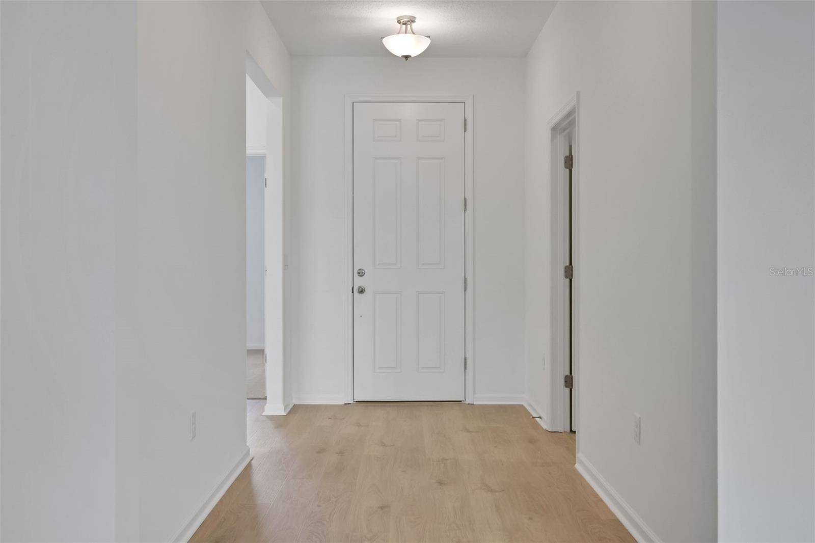 2866 SUPERMARINE RD, Tavares, FL 32778