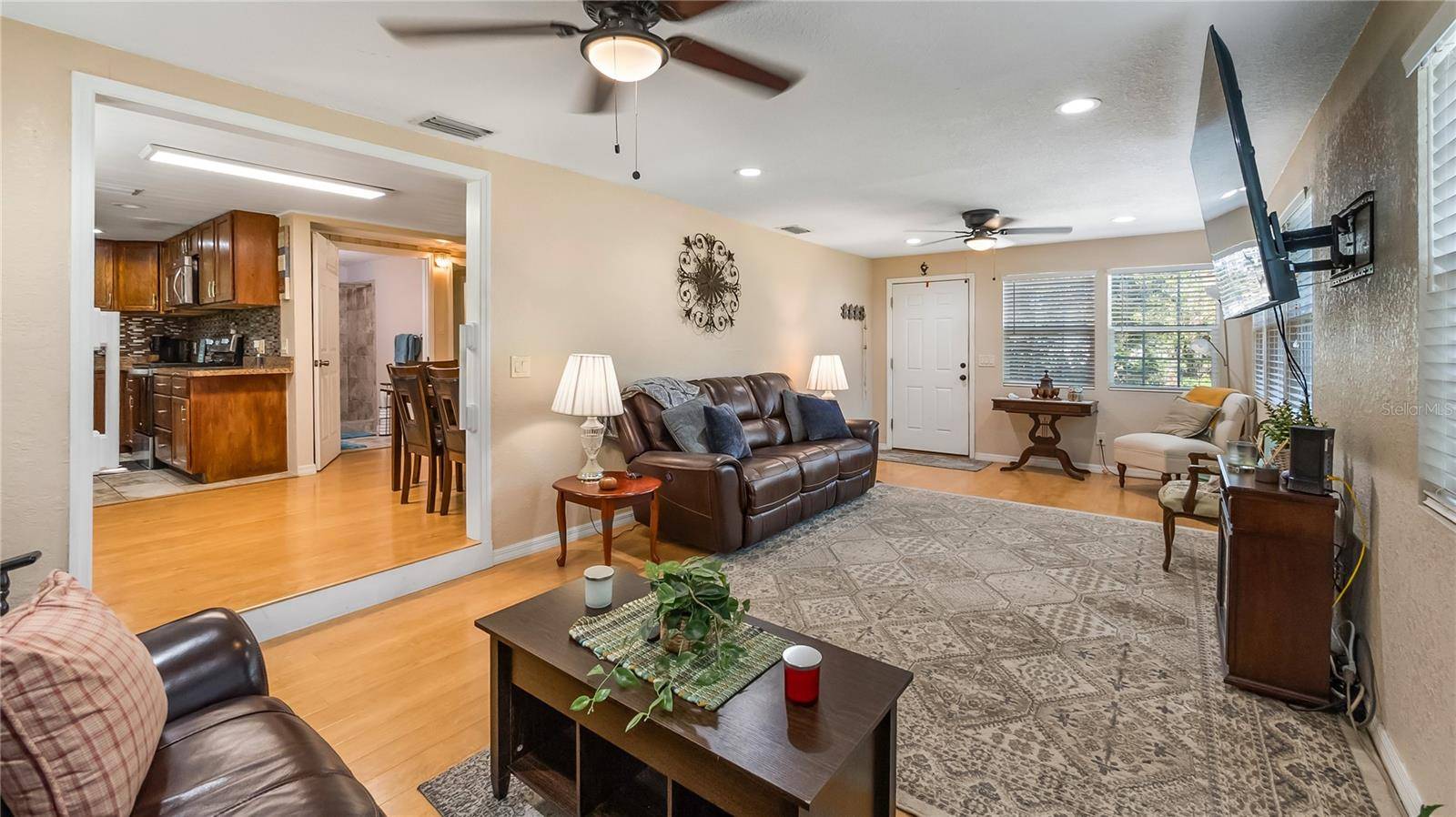 172 S VIRGINIA AVE, Center Hill, FL 33514
