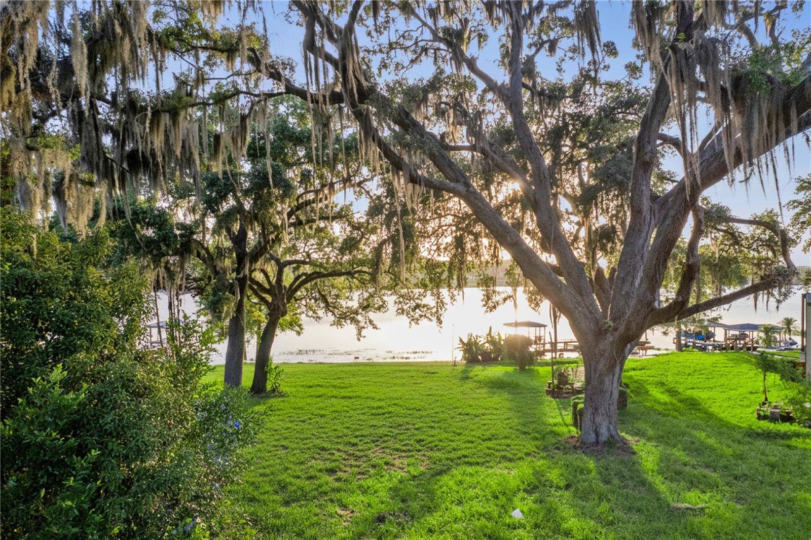 E CROOKED LAKE DR, Eustis, FL 32726