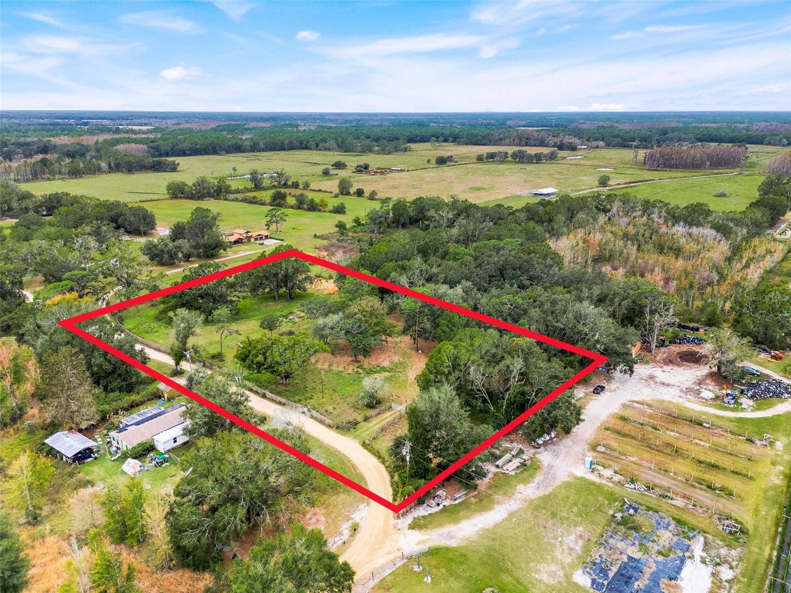 1425 DOUGLAS RD, Groveland, FL 34736