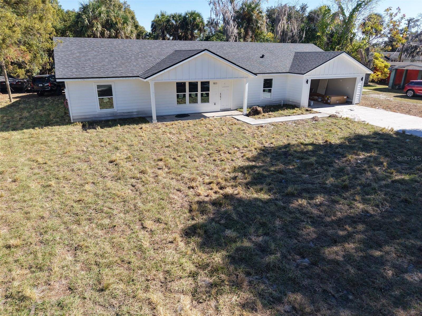 101 YAWN AVE, Interlachen, FL 32148