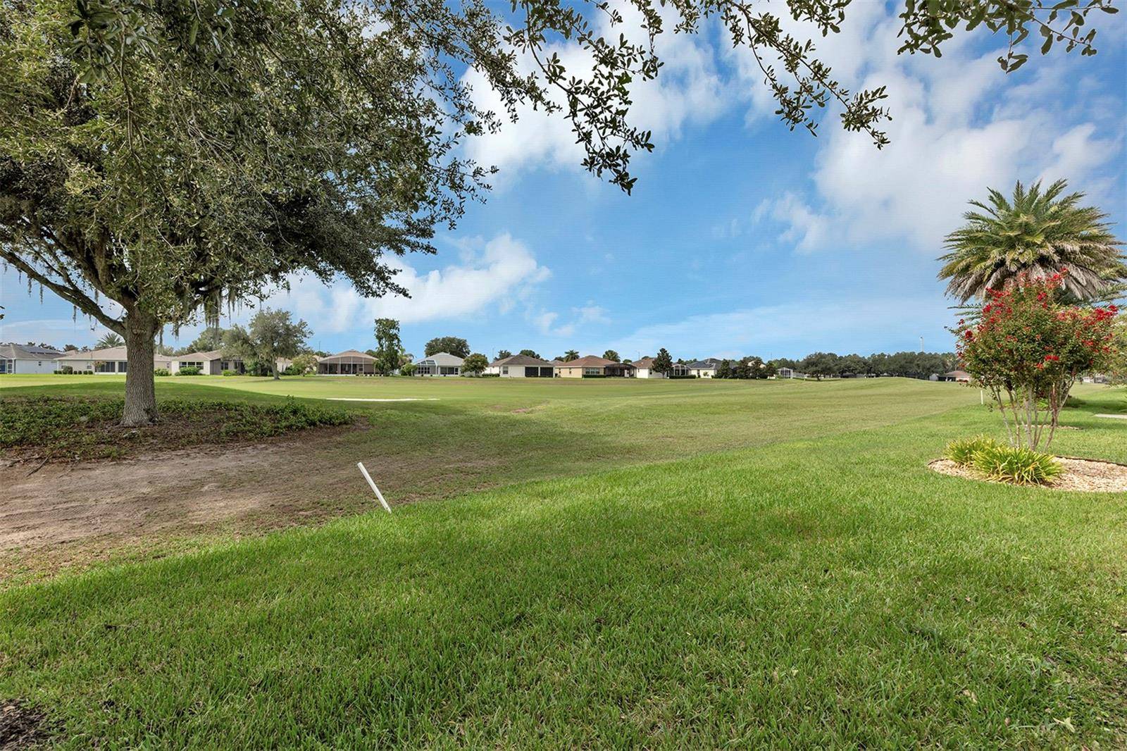 27131 ROANOKE DR, Leesburg, FL 34748