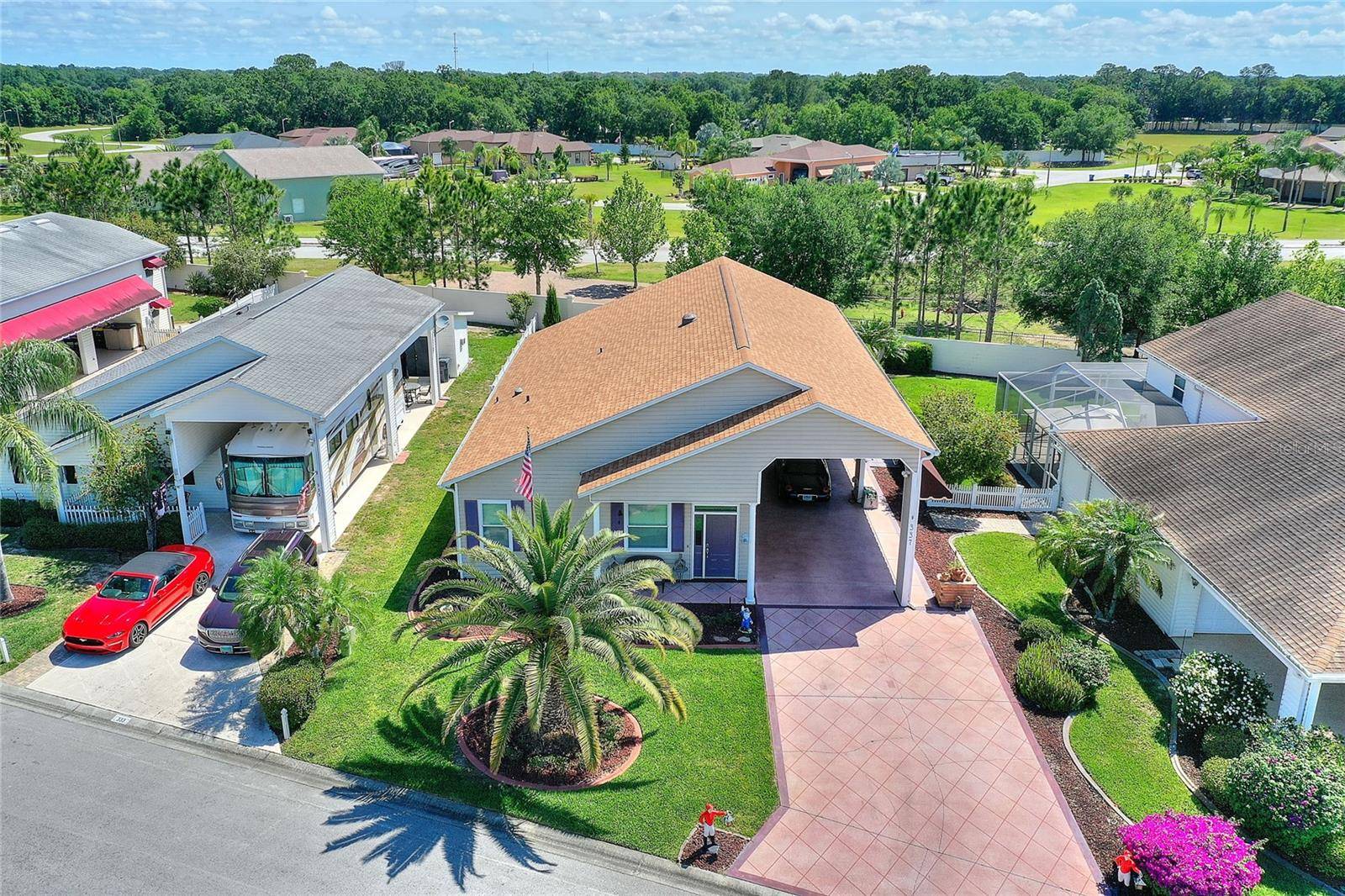 337 MOTORCOACH DR S, Polk City, FL 33868