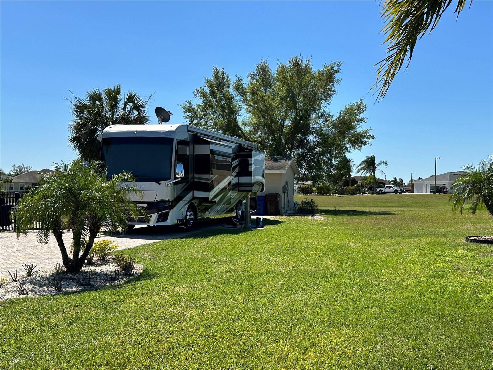 728 TEABERRY TRL, Polk City, FL 33868