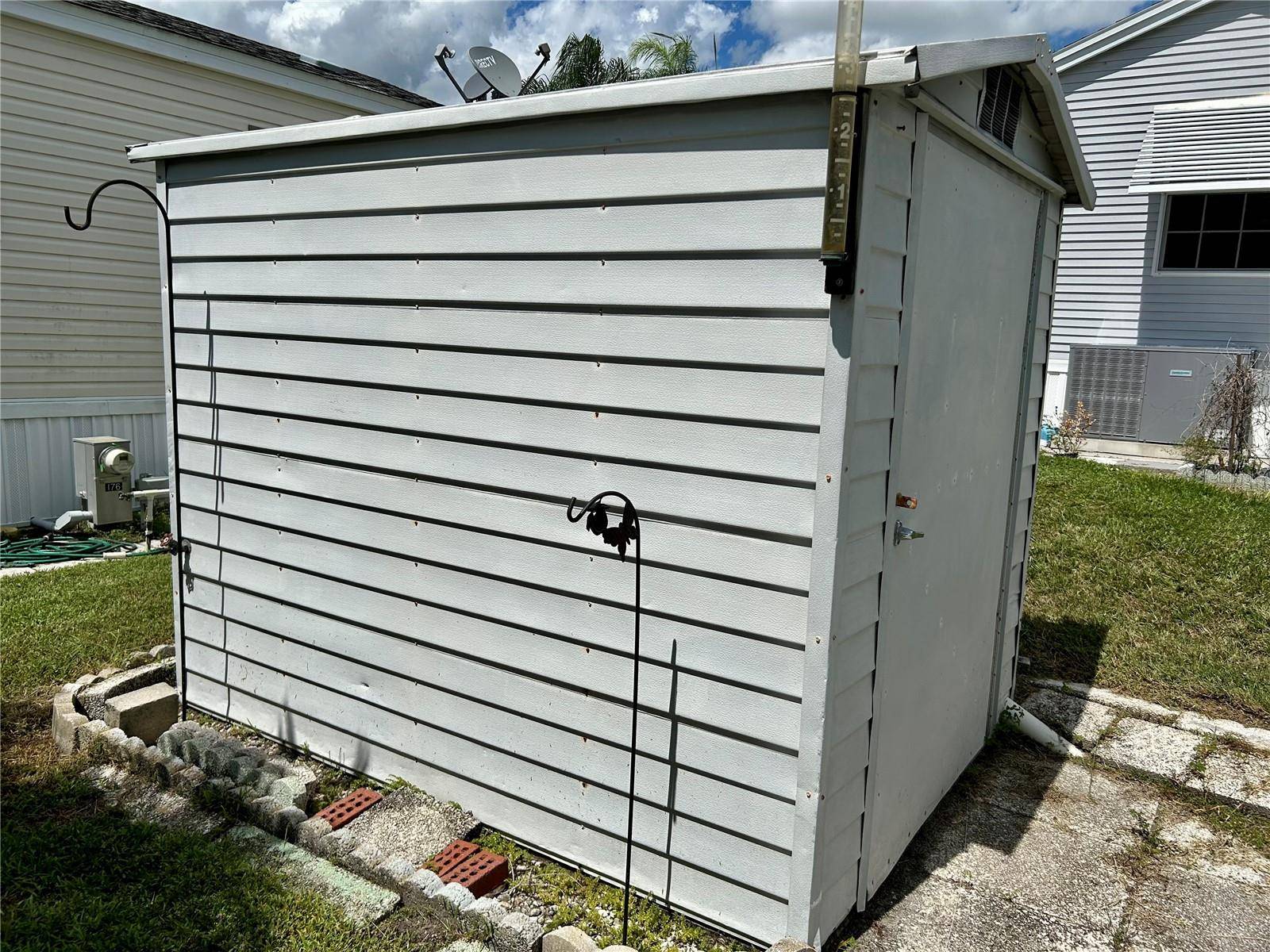 1112 FEATHER LN, Bowling Green, FL 33834