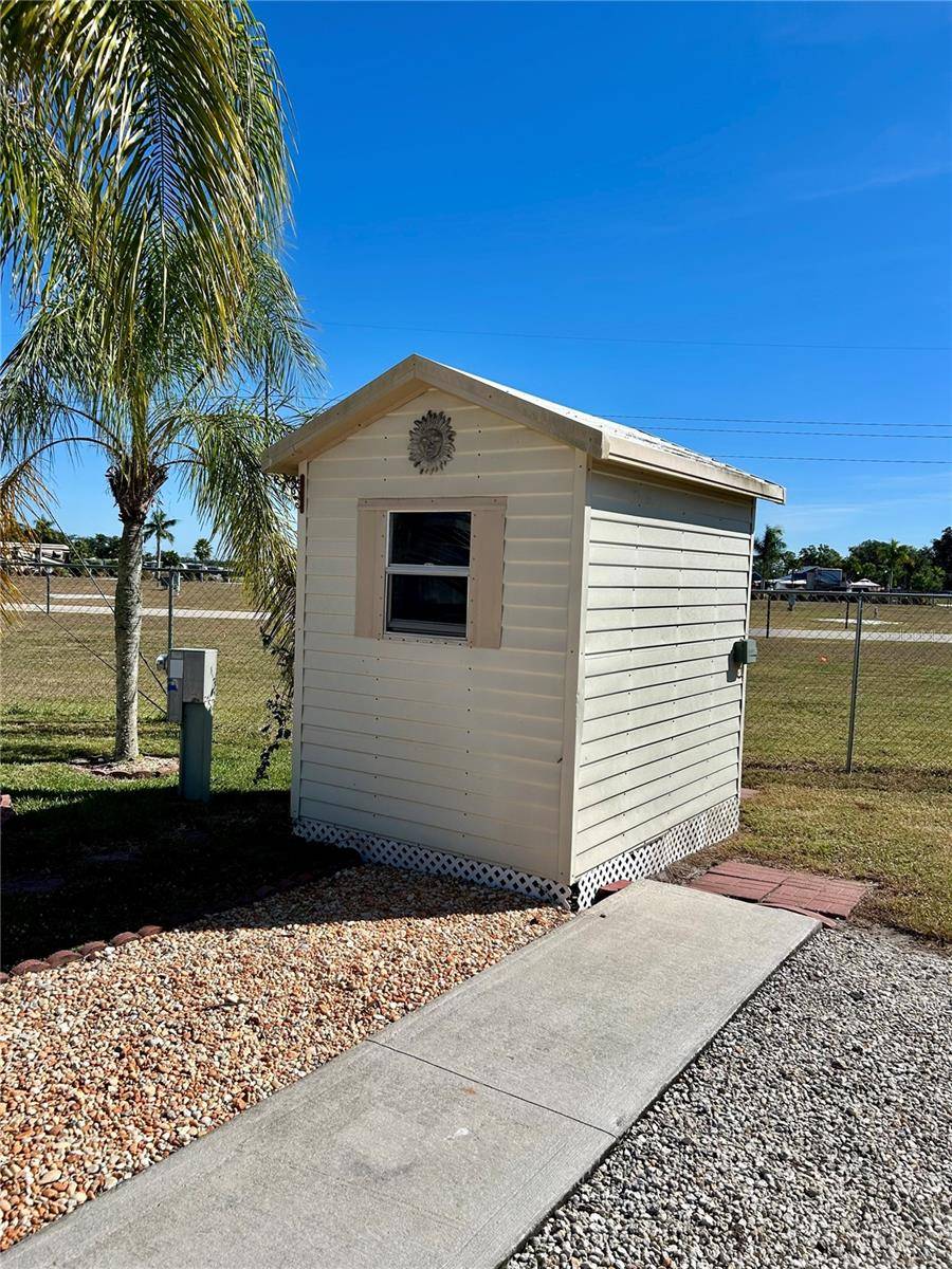 2920 FAIRWAY DR, Bowling Green, FL 33834