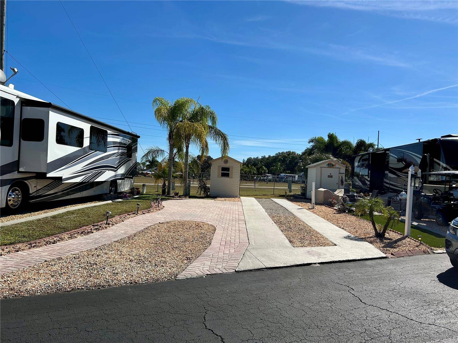 2920 FAIRWAY DR, Bowling Green, FL 33834