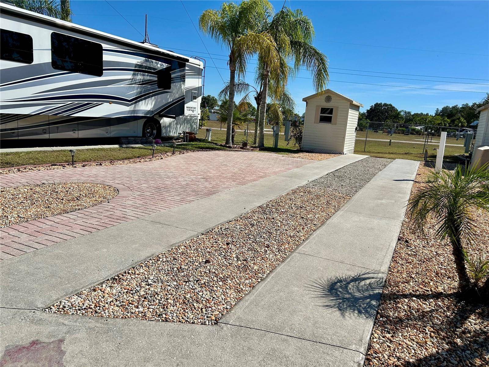 2920 FAIRWAY DR, Bowling Green, FL 33834