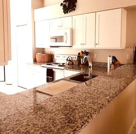 9480 HIGH GATE DR #2125, Sarasota, FL 34238