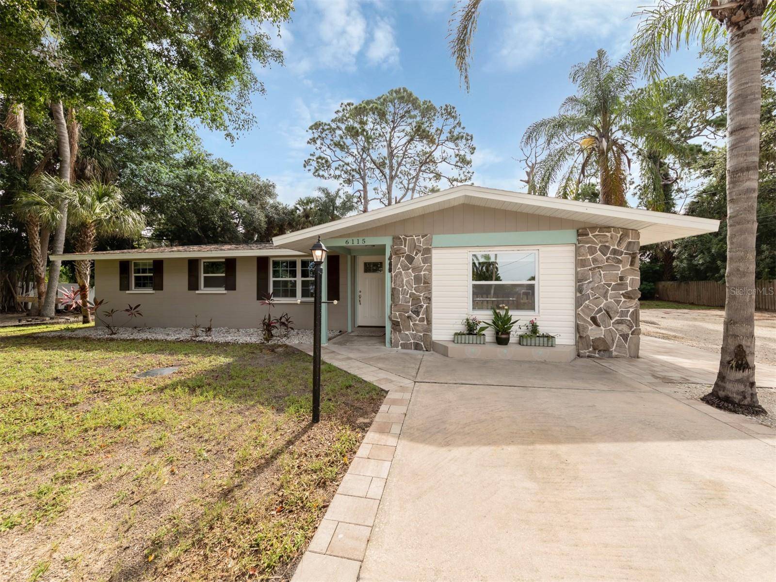 6115 CARLTON AVE, Sarasota, FL 34231