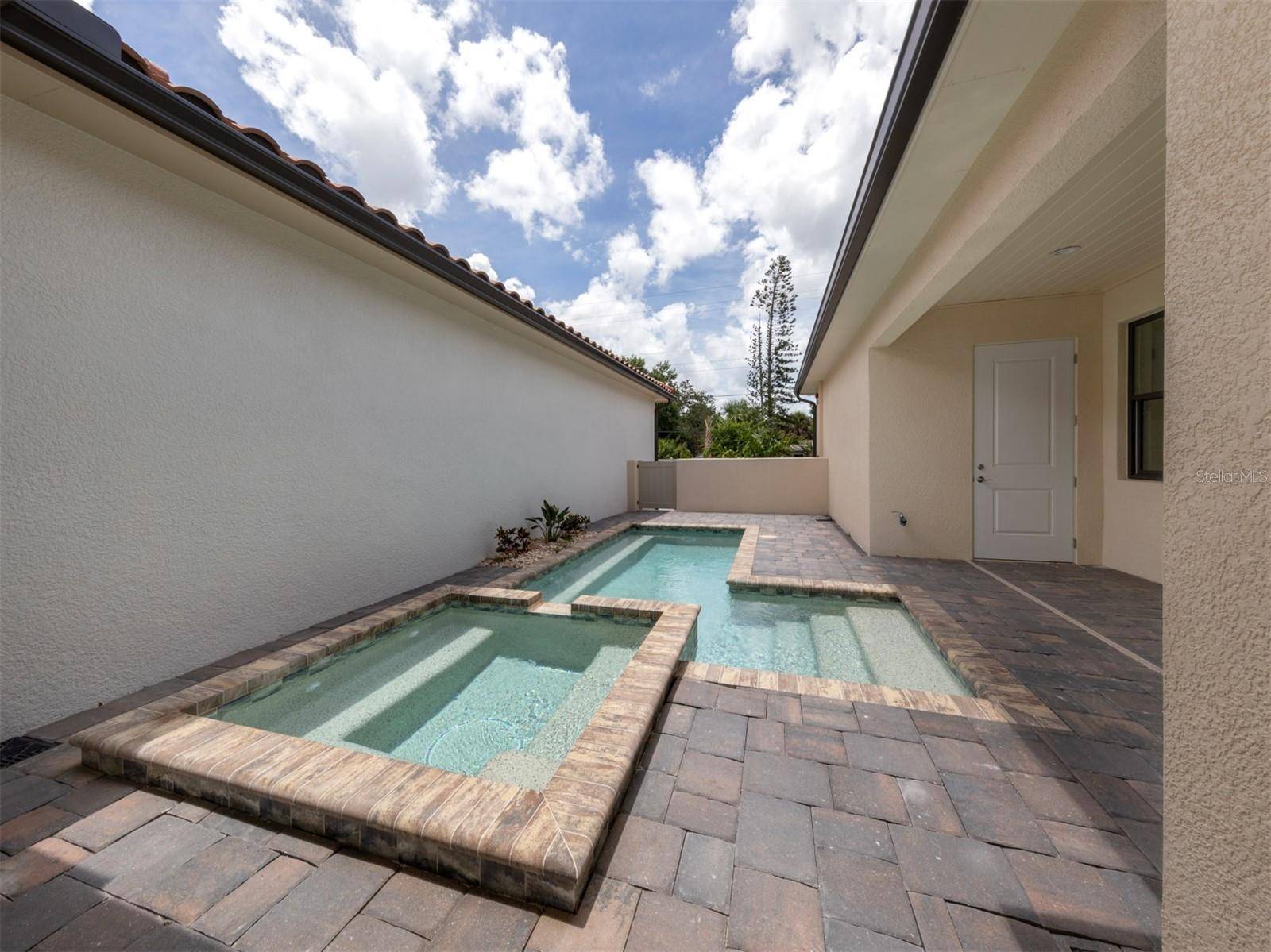 922 E VENICE AVE, Venice, FL 34285