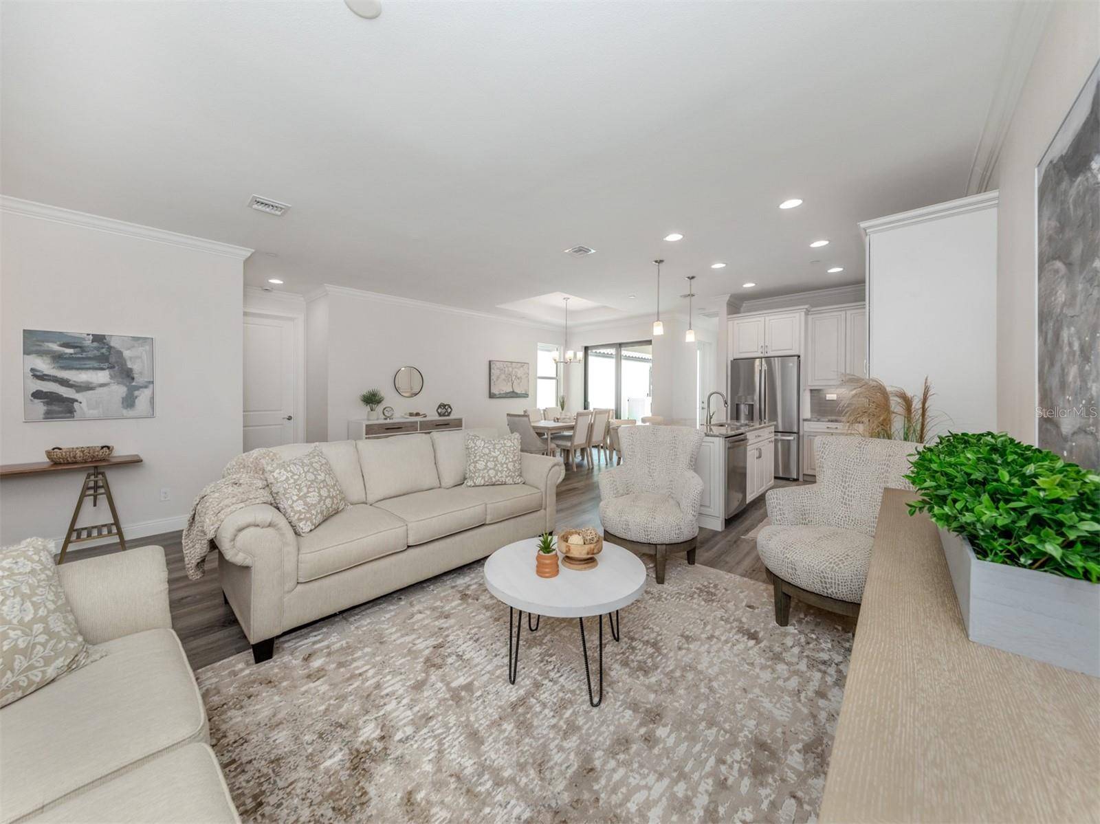 922 E VENICE AVE, Venice, FL 34285