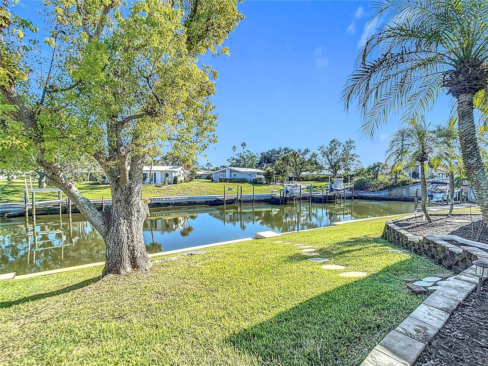 4 WINDSOR DR, Englewood, FL 34223
