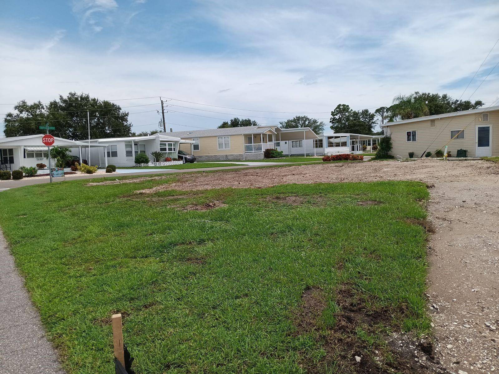 825 CAREFREE, Venice, FL 34285