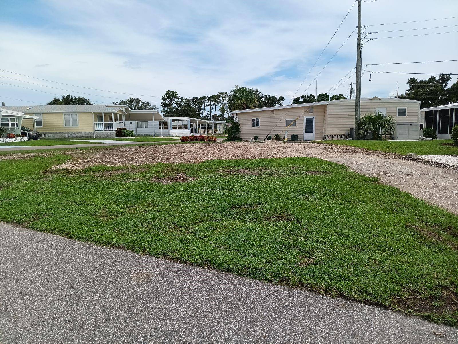 825 CAREFREE, Venice, FL 34285