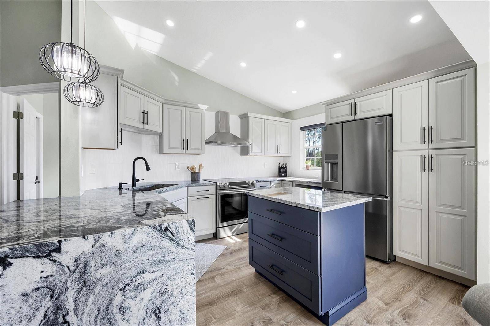 809 MONTROSE DR #203, Venice, FL 34293