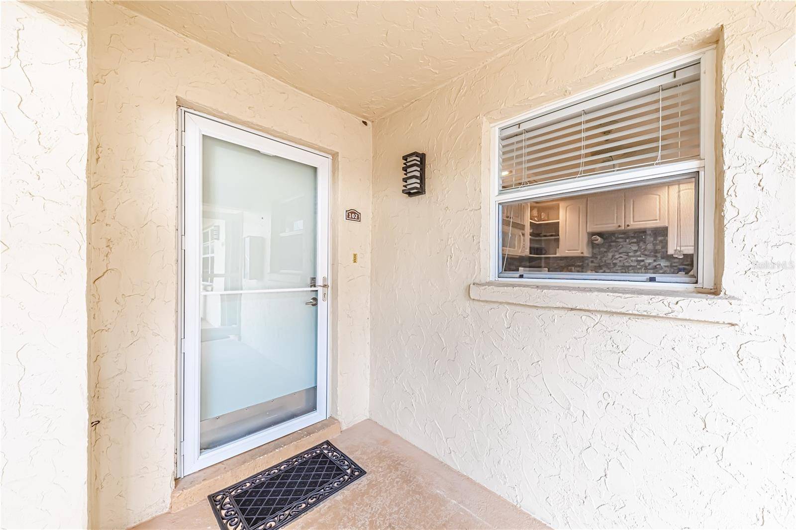 616 FLAMINGO DR #102, Venice, FL 34285