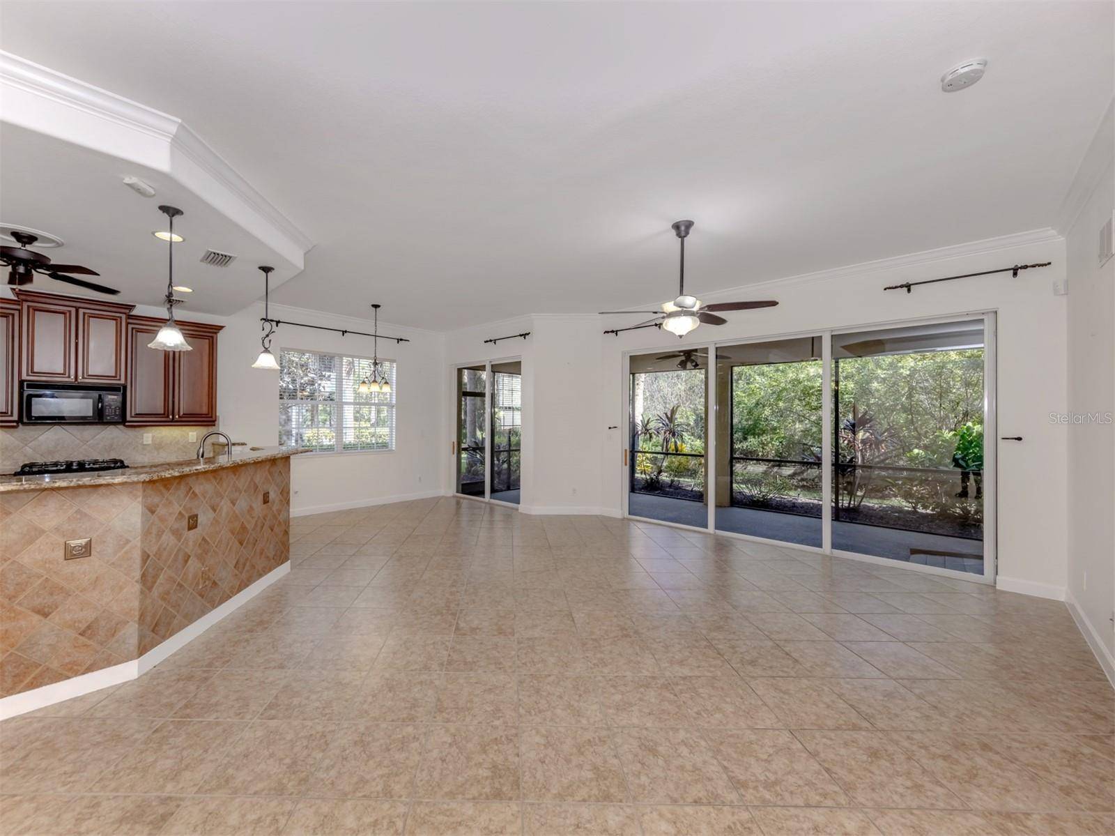 122 BELLA VISTA TER #8A, North Venice, FL 34275