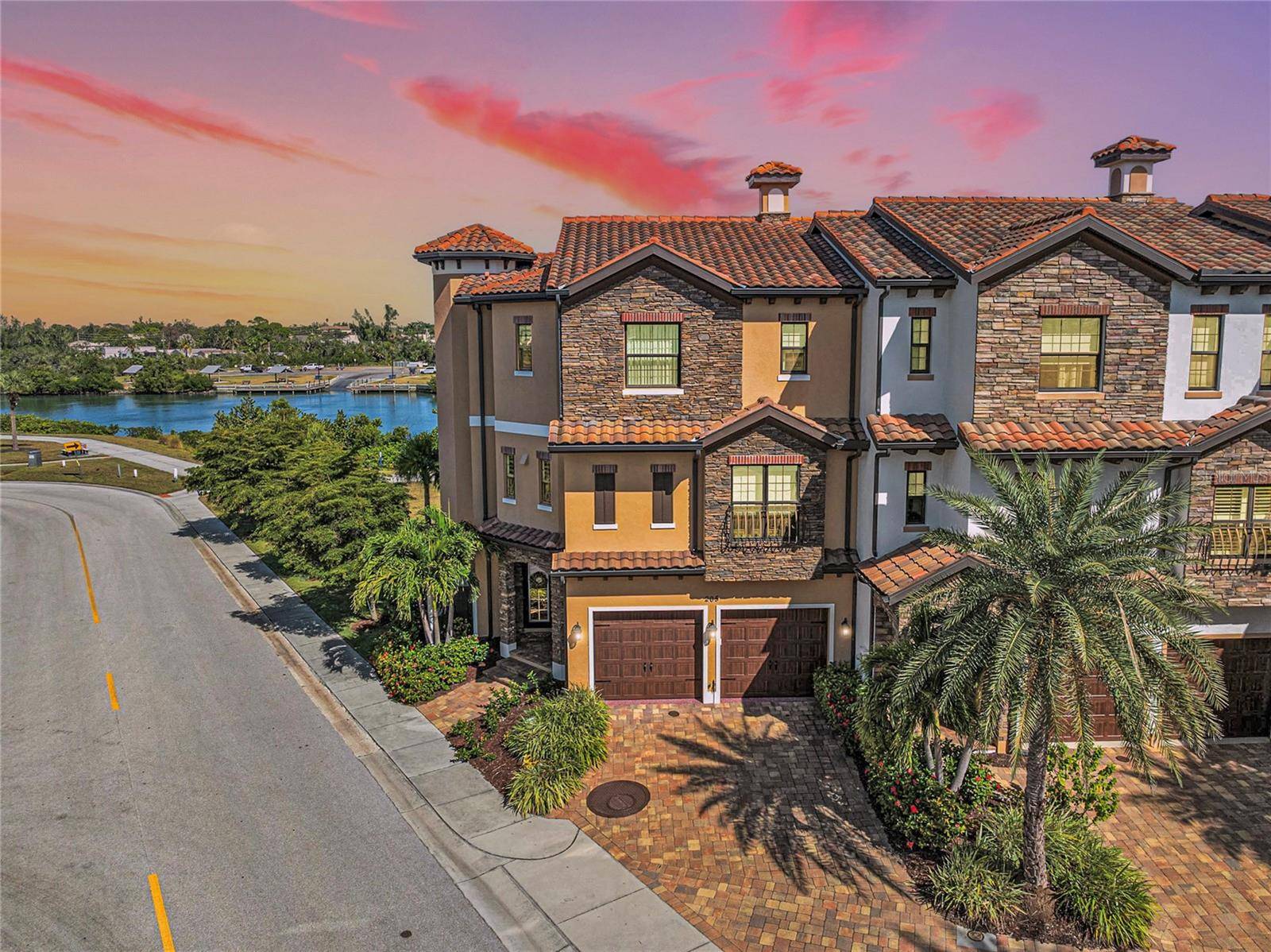 205 E VENICE AVE, Venice, FL 34285