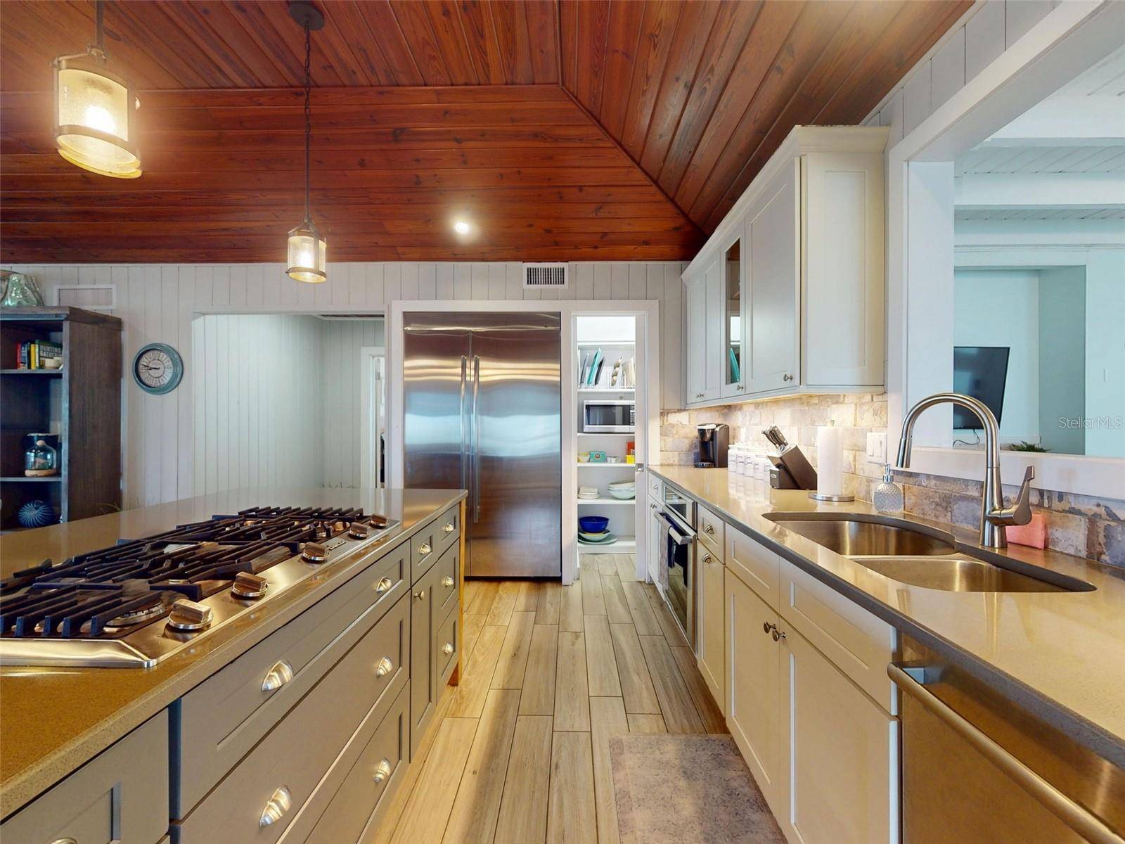 1011 Hill ST, New Smyrna Beach, FL 32169