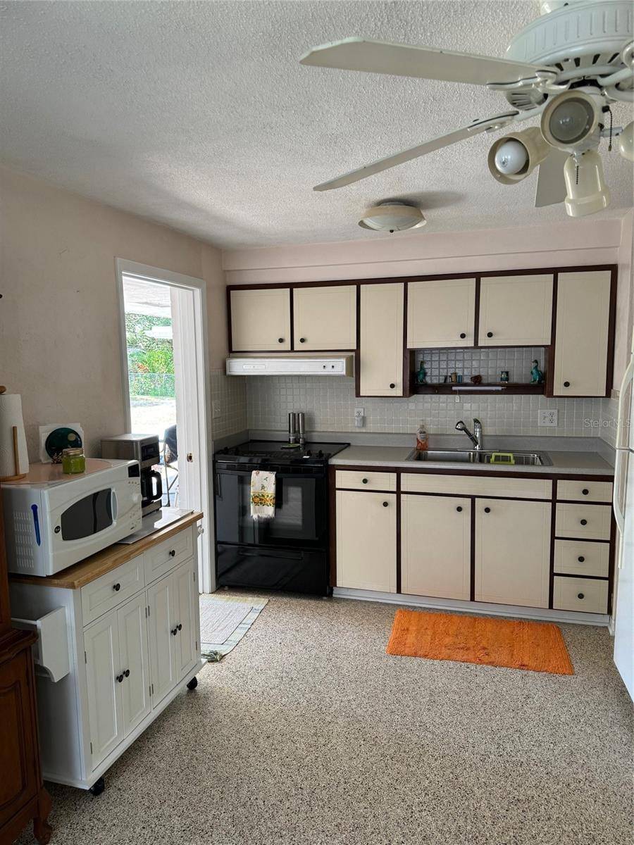 814 E 10th AVE, New Smyrna Beach, FL 32169