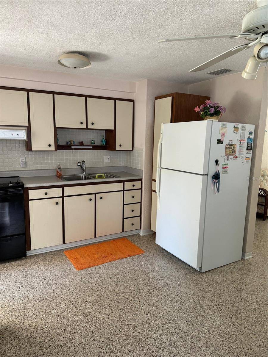 814 E 10th AVE, New Smyrna Beach, FL 32169