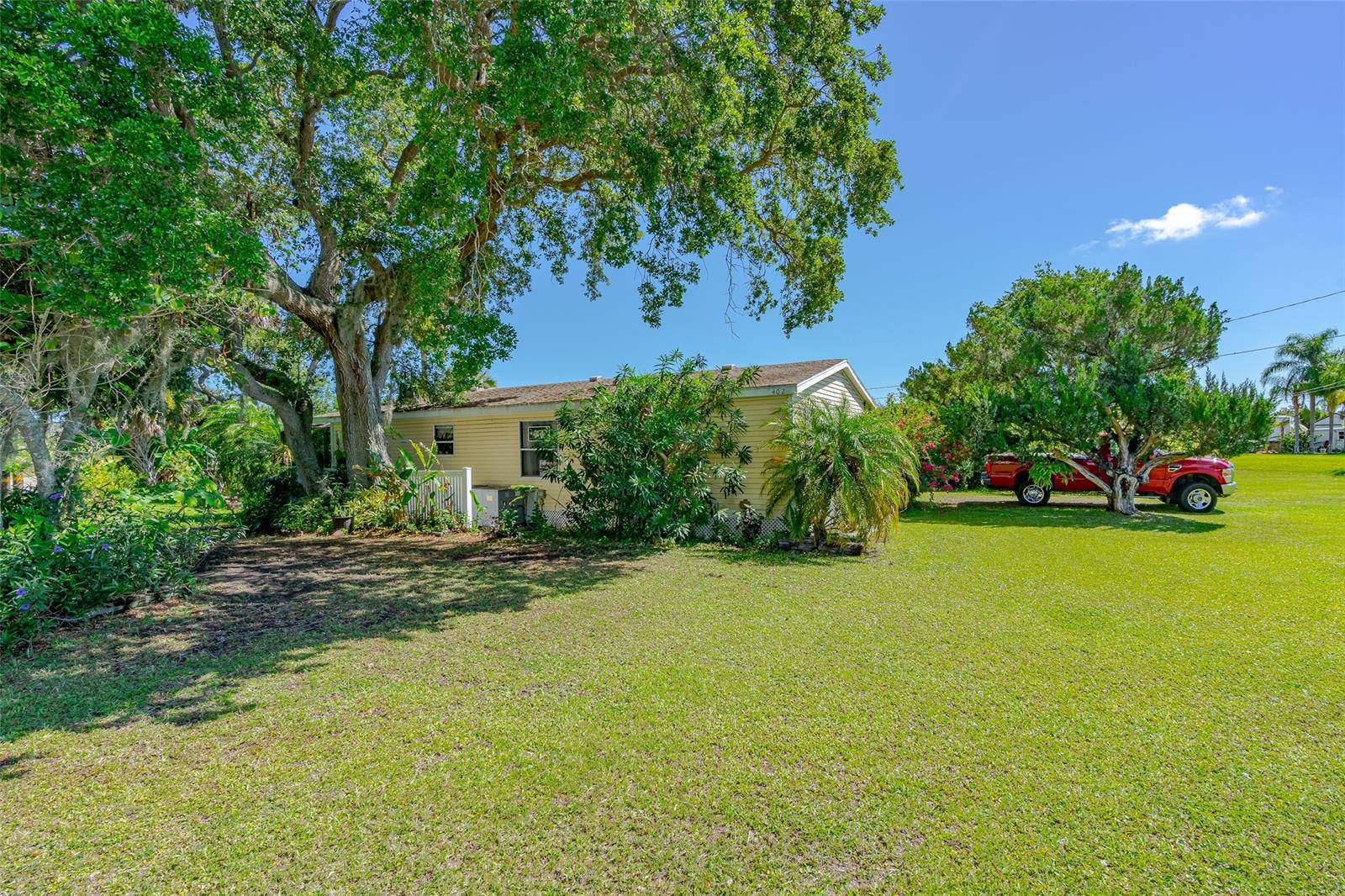 416 E Halifax AVE, Oak Hill, FL 32759