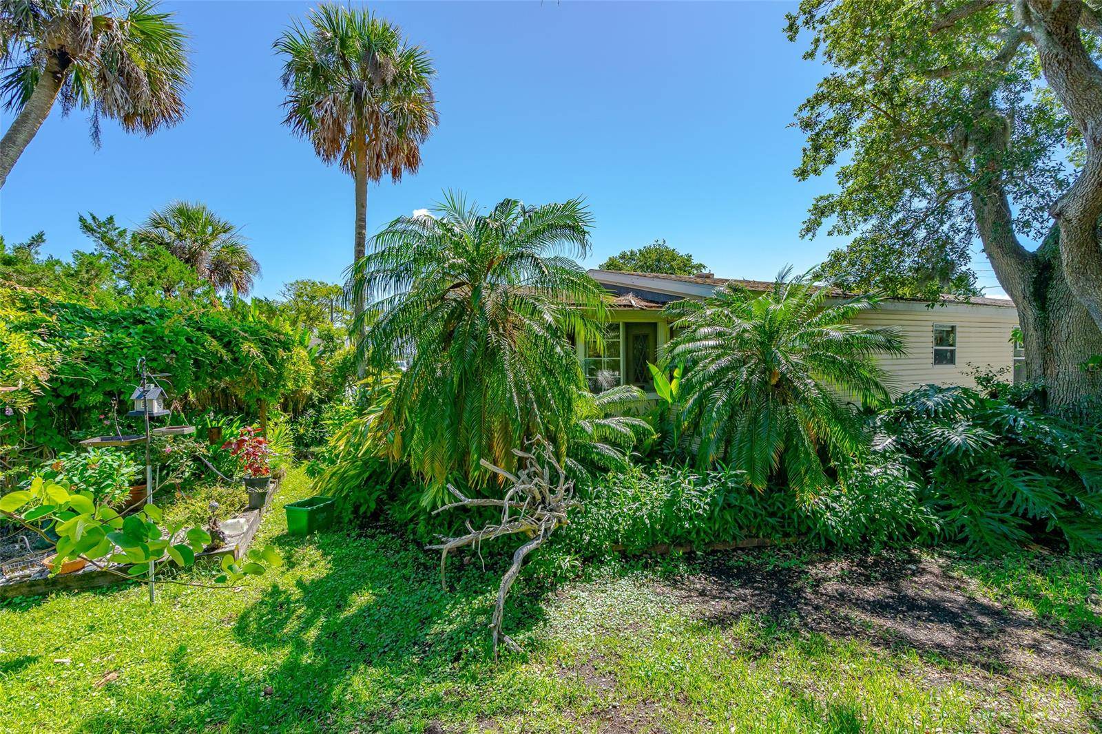 416 E Halifax AVE, Oak Hill, FL 32759