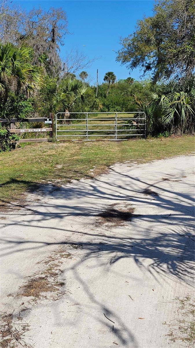 318 PALM AVE, Oak Hill, FL 32759