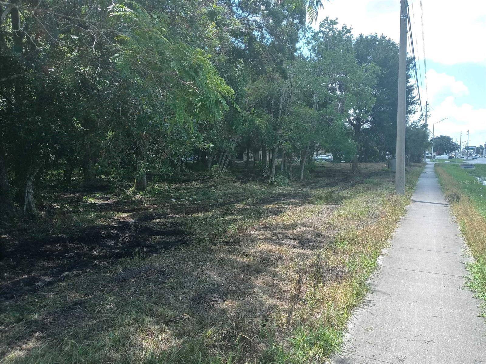 1427 N SEMORAN BLVD, Orlando, FL 32807