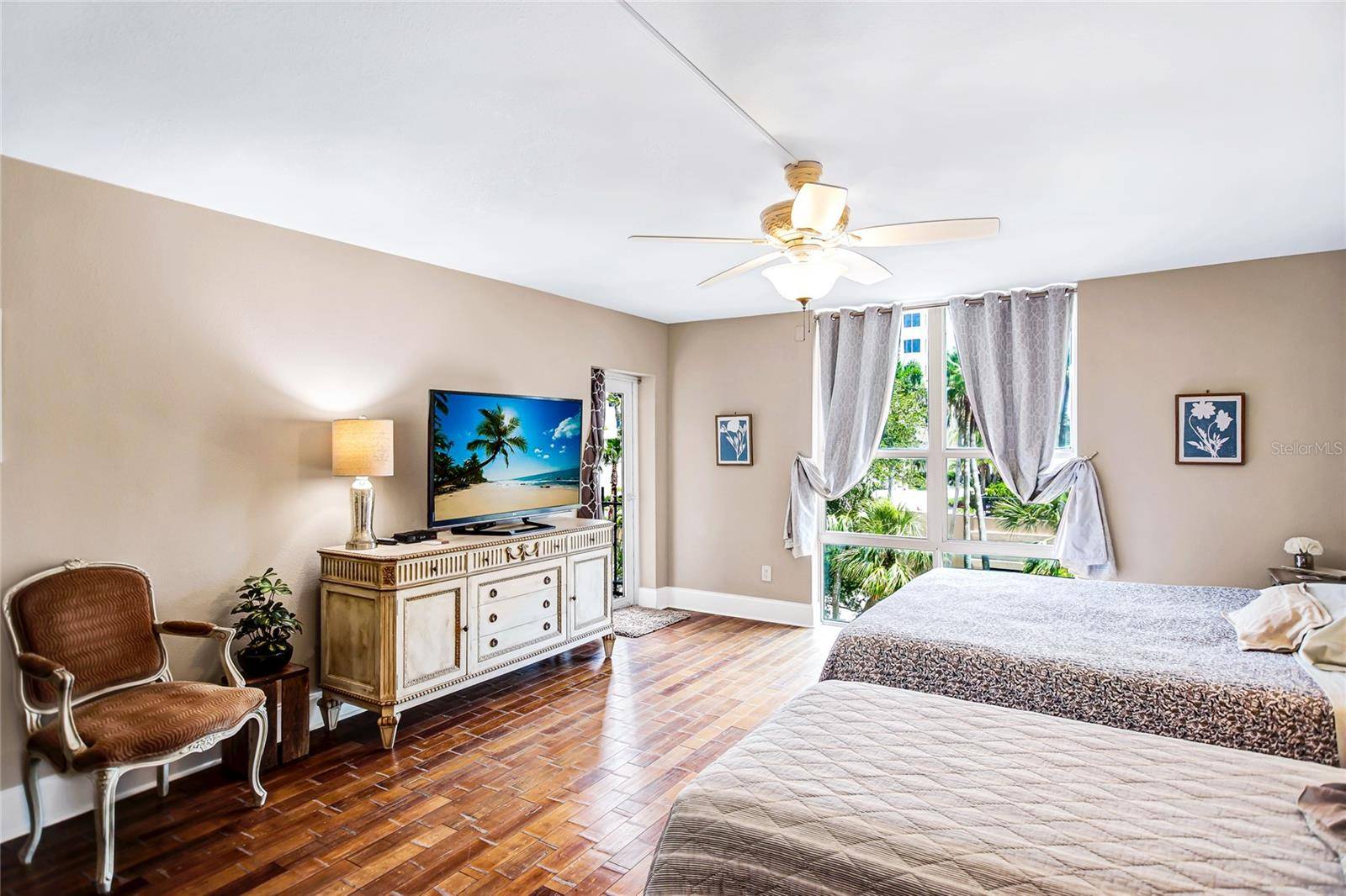 1212 BENJAMIN FRANKLIN DR #303, Sarasota, FL 34236