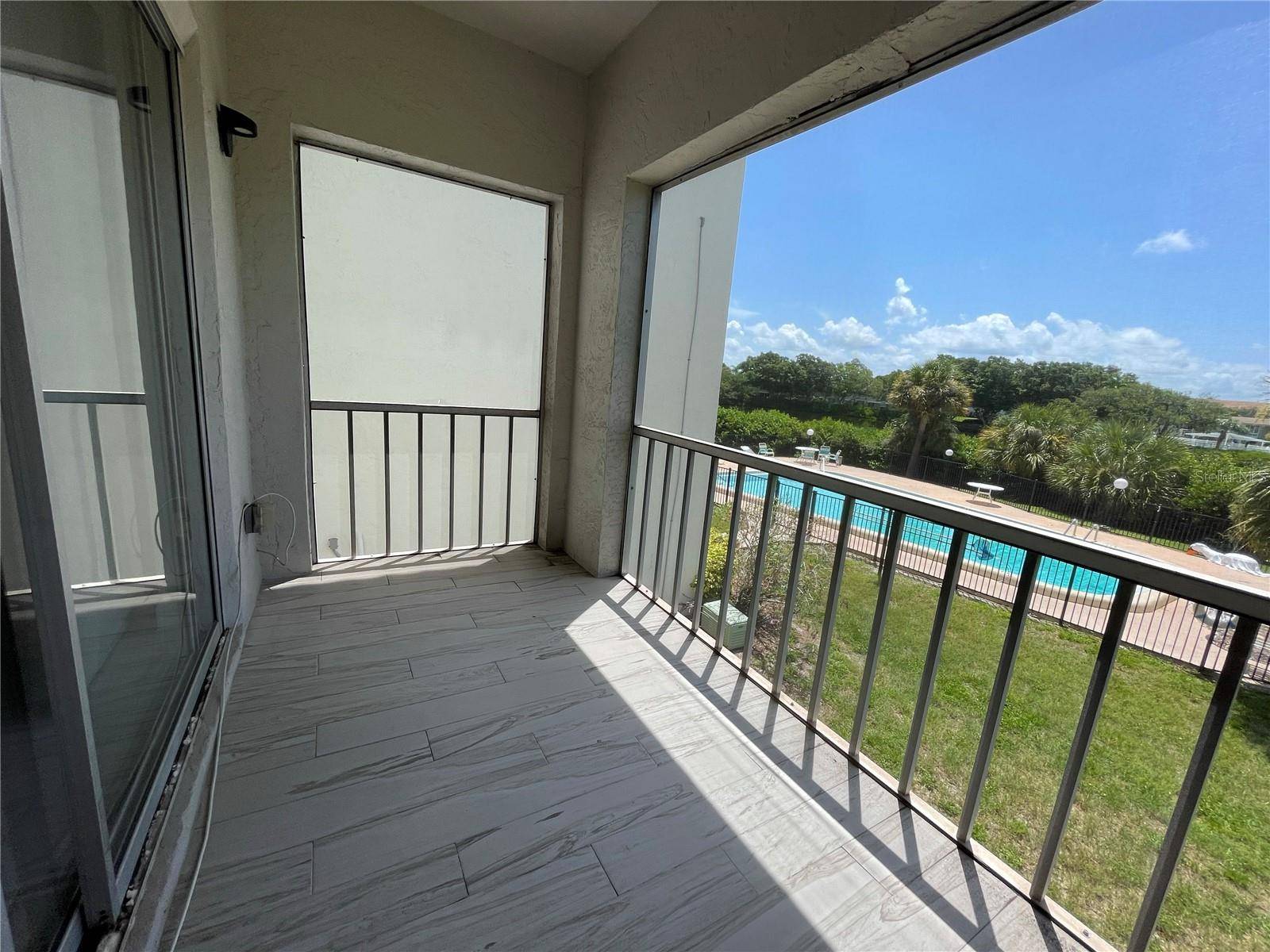 1860 MASSACHUSETTS AVE NE #214, St Petersburg, FL 33703