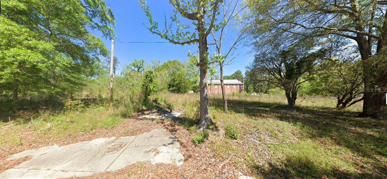 120 FRONT ST, Century, FL 32535