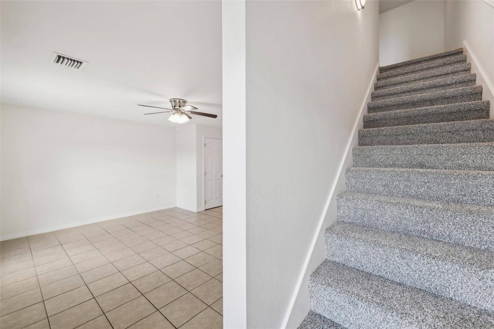 210 MAJORS LN #B, Kissimmee, FL 34743