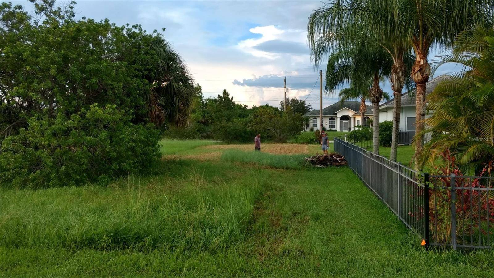 670 MIRROR LAKES CT, Lehigh Acres, FL 33974