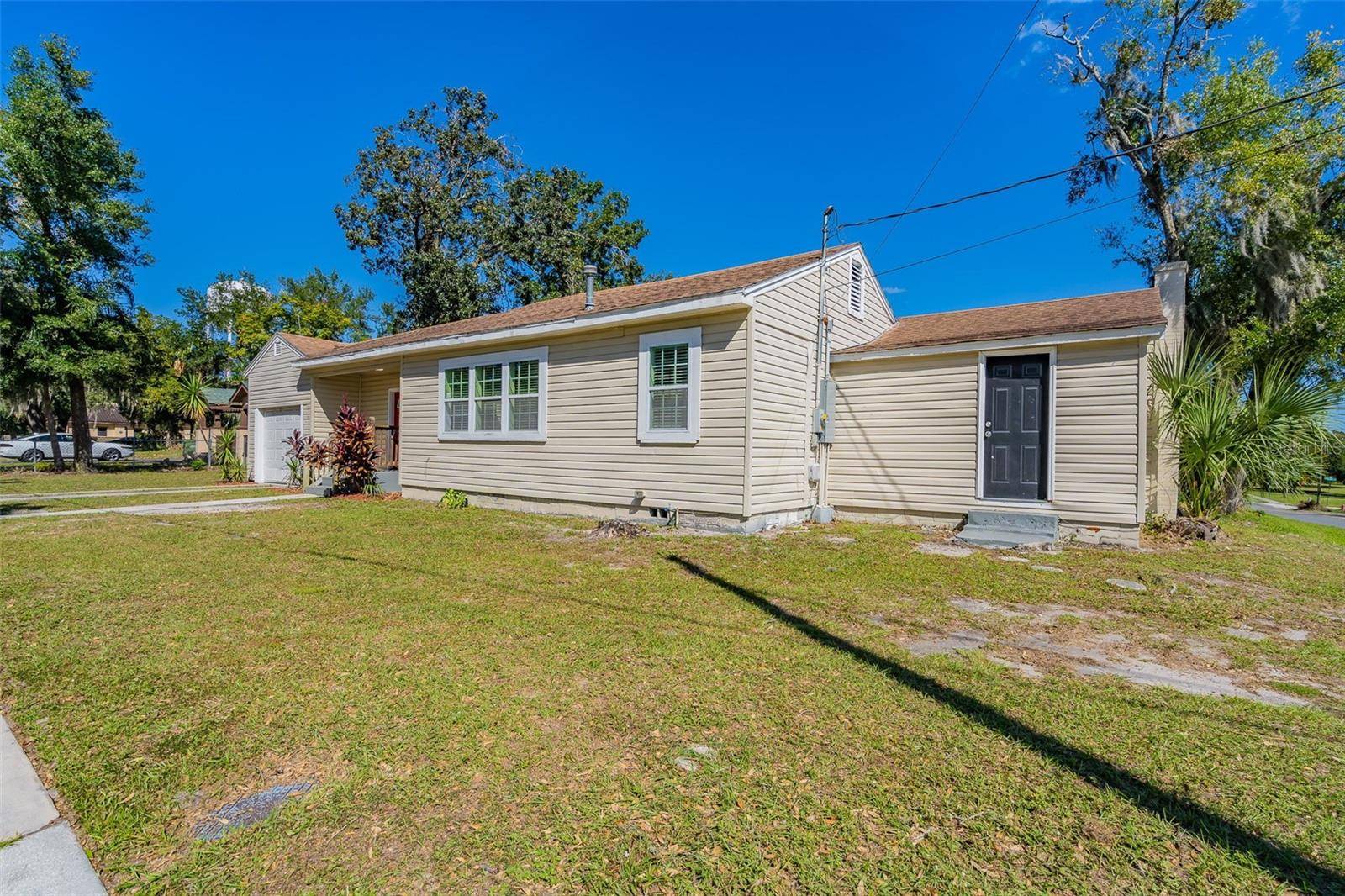 112 S MOSS ST, Leesburg, FL 34748