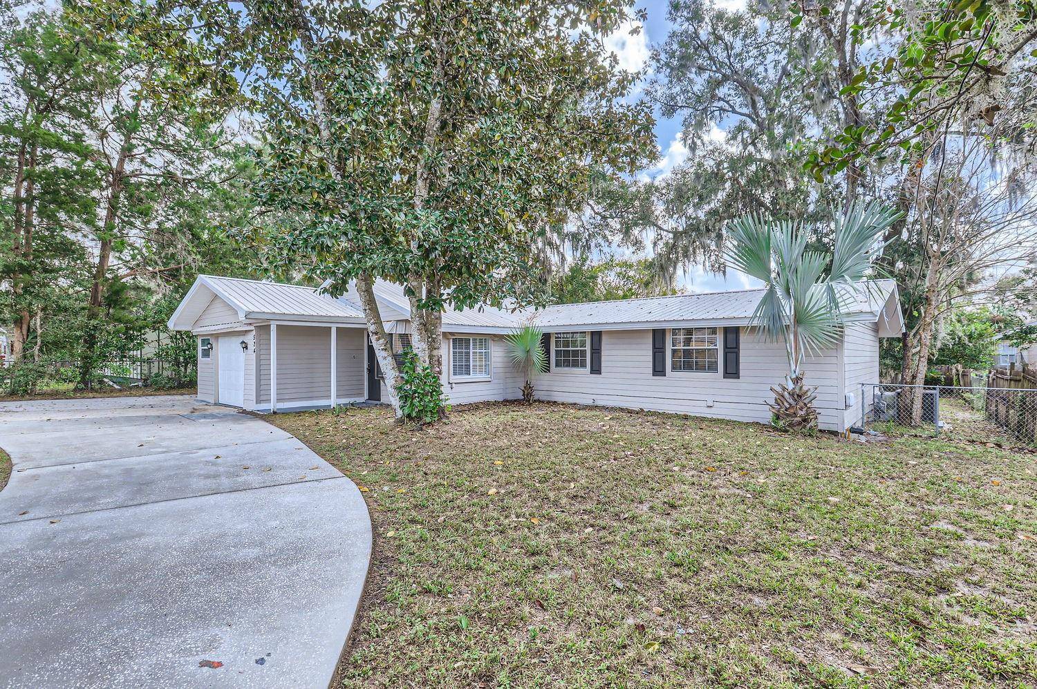 524 E CHURCH ST, Deland, FL 32724