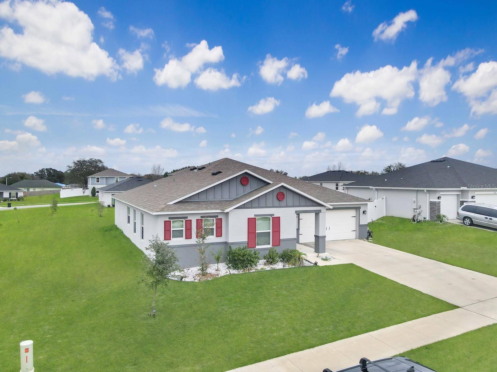 2220 GLADIOLUS LN, Mascotte, FL 34753